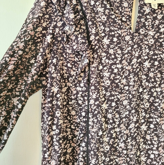 EVERLY Floral Print Black Blouse Small - Picture 3 of 7